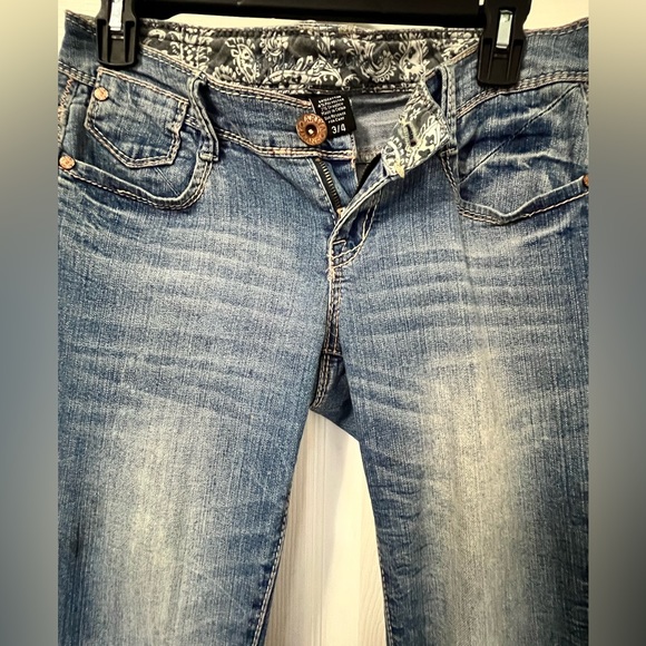 Ariya Jeans - Picture 2 of 5